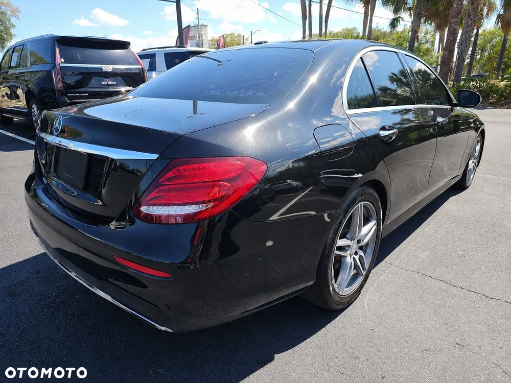 Mercedes-Benz Klasa E 300 9G-TRONIC Avantgarde - 4