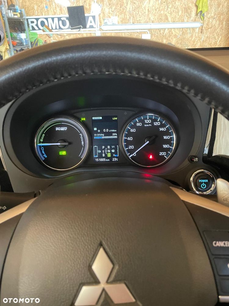 Mitsubishi Outlander 2.0 4WD Top - 9