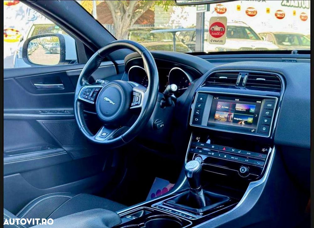 Jaguar XE 2.0 R-Sport - 5