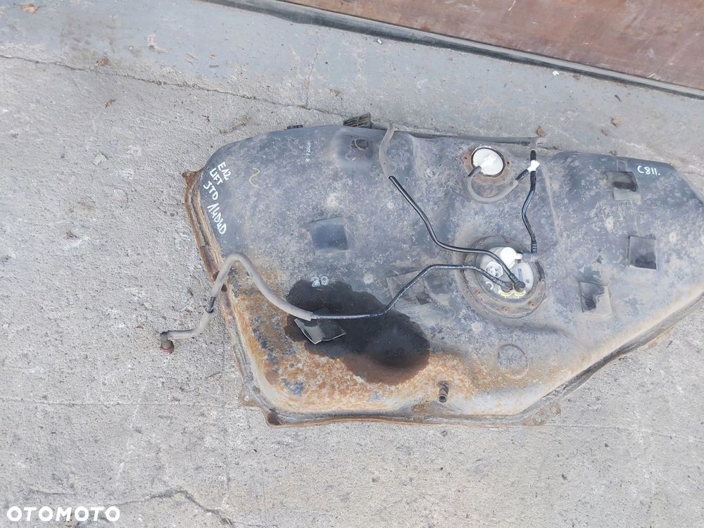 Toyota Corolla E12 zbiornik bak paliwa d4d - 3