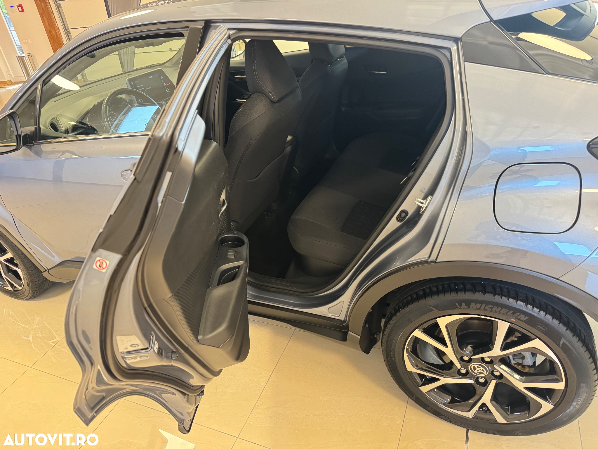 Toyota C-HR 2.0 HSD 184 CP 4x2 CVT C-ult Style bi-tone - 13