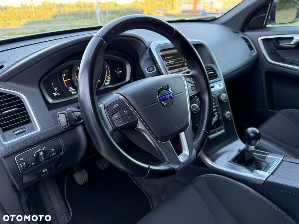 Volvo XC 60 D4 Momentum - 10