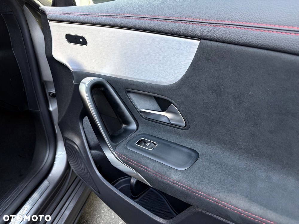 Mercedes-Benz CLA 180 AMG Line 7G-DCT - 17