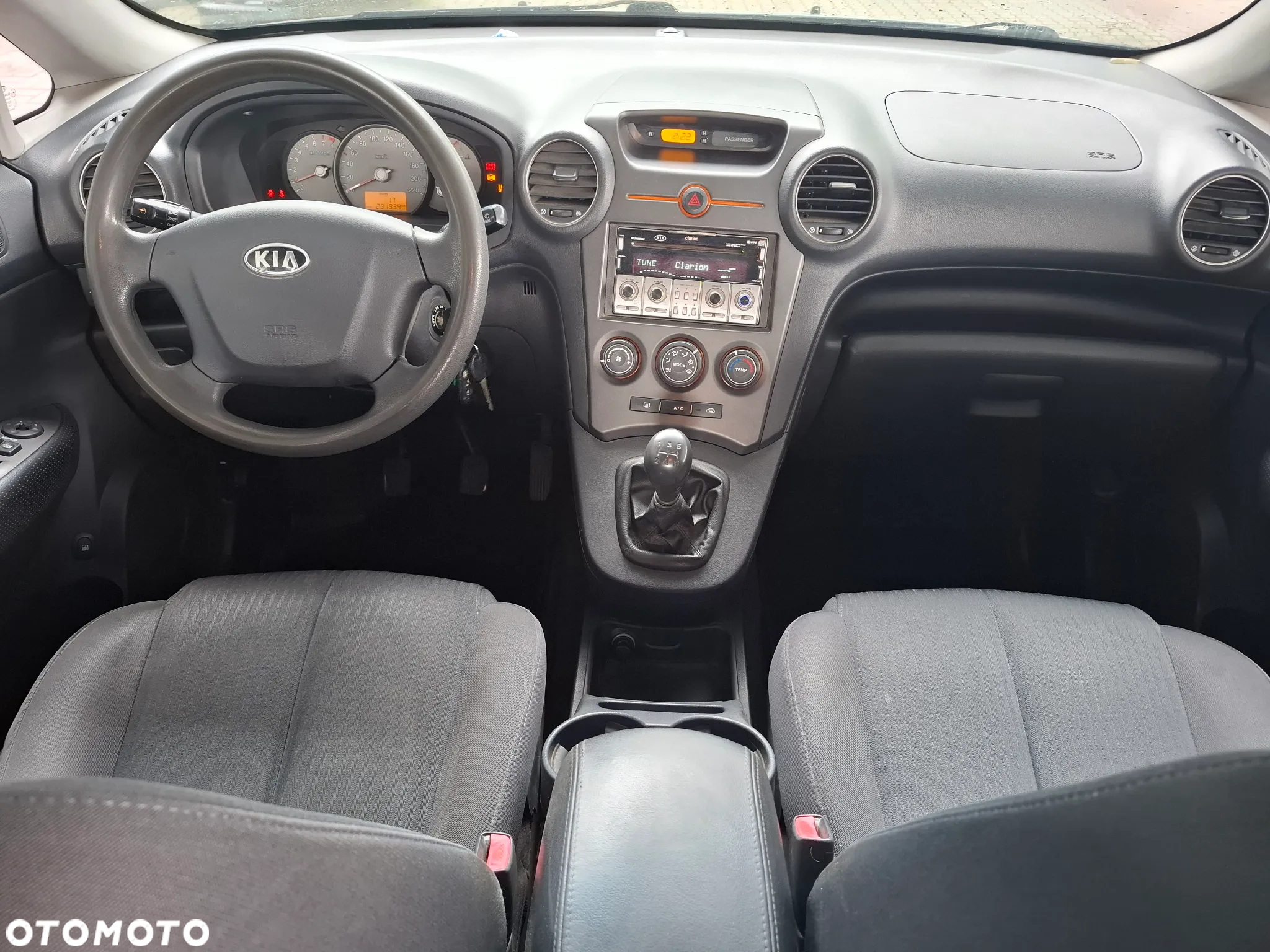 Kia Carens 2.0 EX - 25