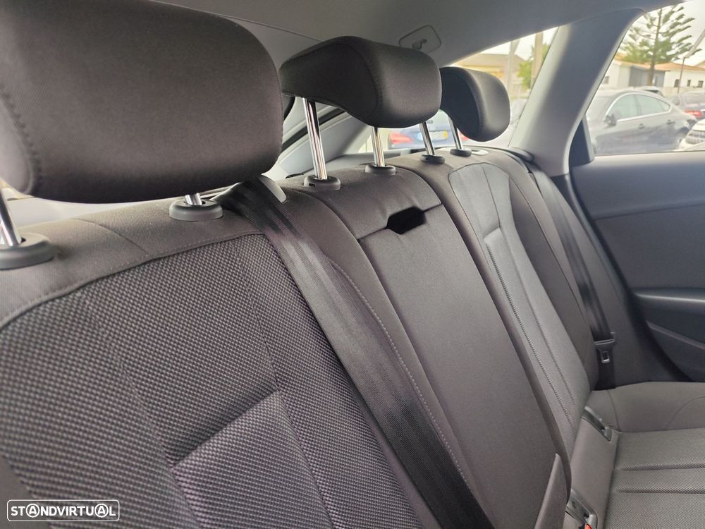 Audi A4 Avant 30 TDI S tronic - 27