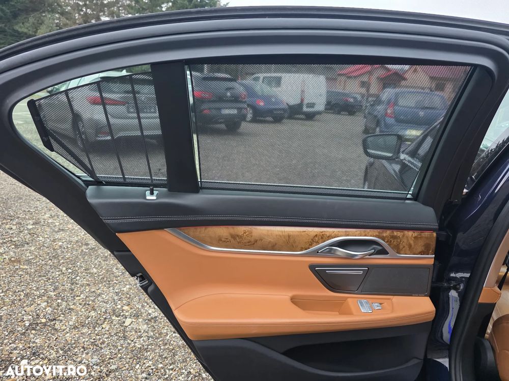 BMW Seria 7 740e iPerformance - 12