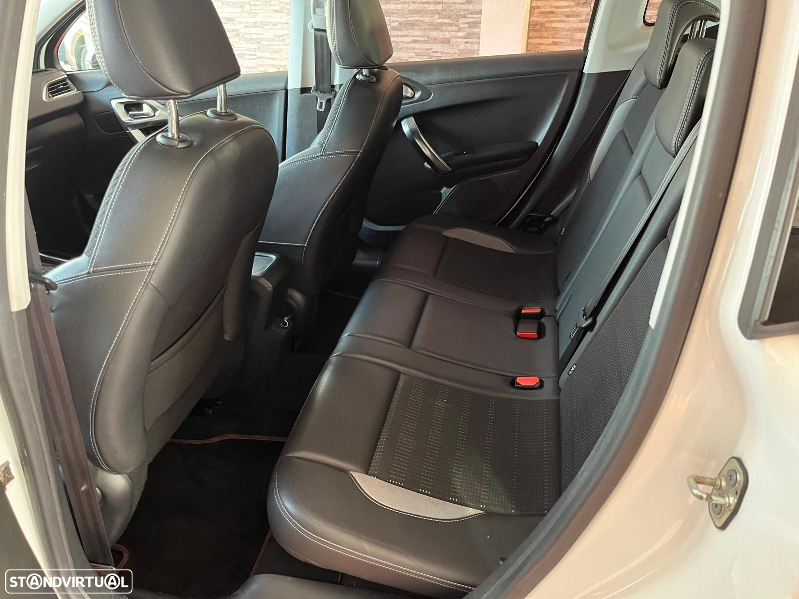Peugeot 2008 1.2 PureTech Allure - 20