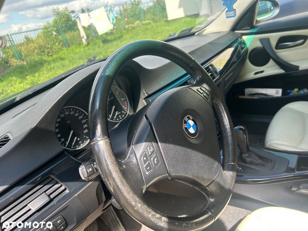 BMW Seria 3 320i - 9