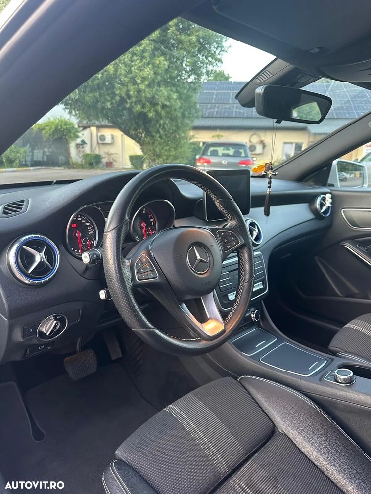 Mercedes-Benz CLA 180 7G-DCT - 14