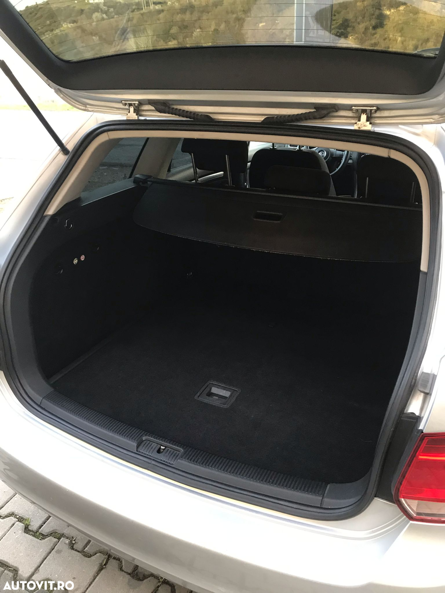 Volkswagen Golf 1.6 TDI DPF Highline - 17