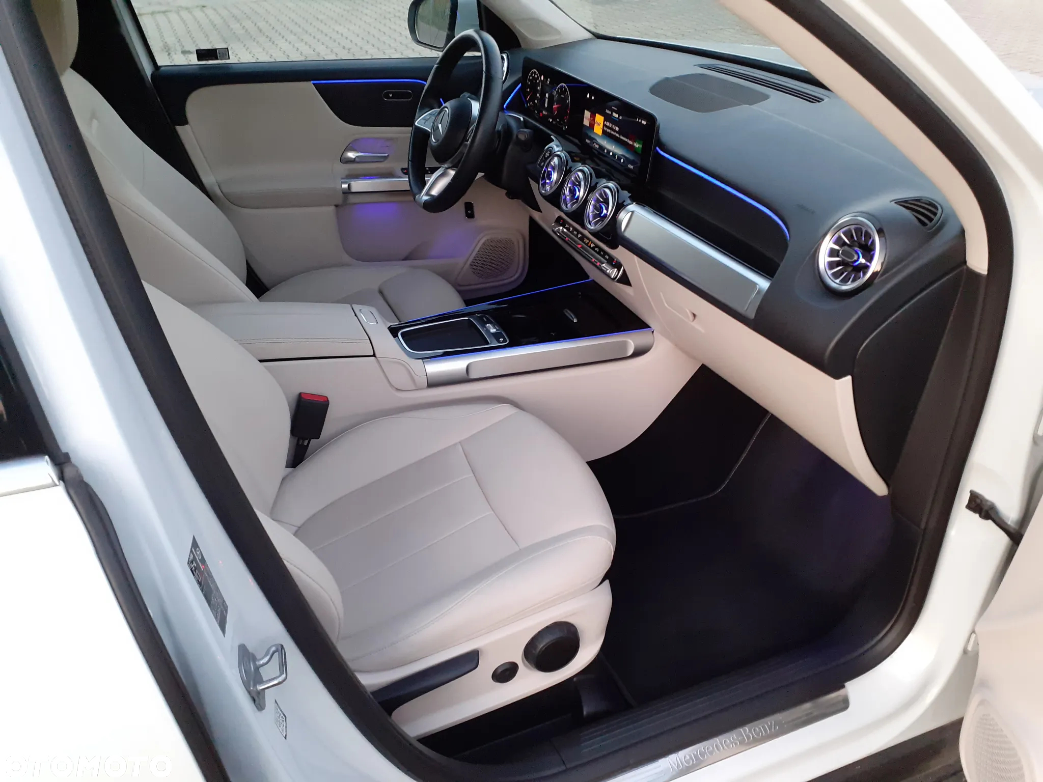 Mercedes-Benz GLB 200 Progressive 7G-DCT - 22