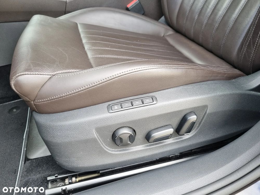 Skoda Superb 2.0 TDI L&K DSG - 17