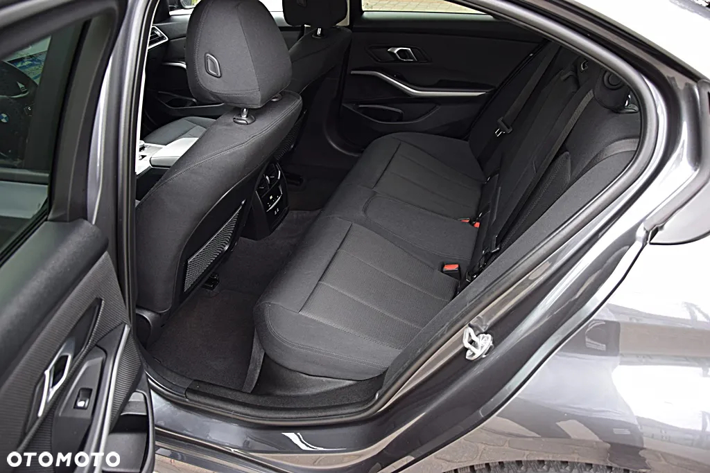 BMW Seria 3 318d M Sport - 15