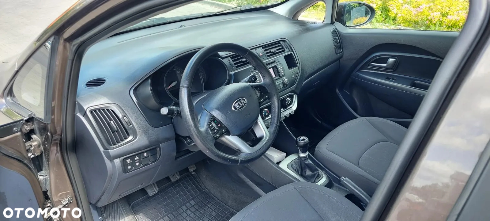 Kia Rio 1.2 Attract - 25