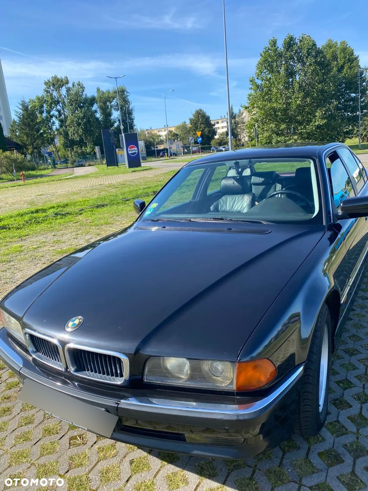 BMW Seria 7 735i - 12