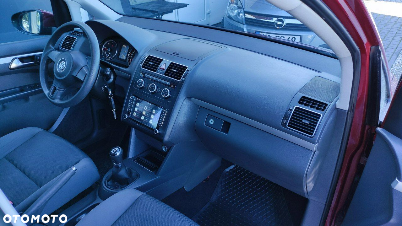 Volkswagen Touran - 27