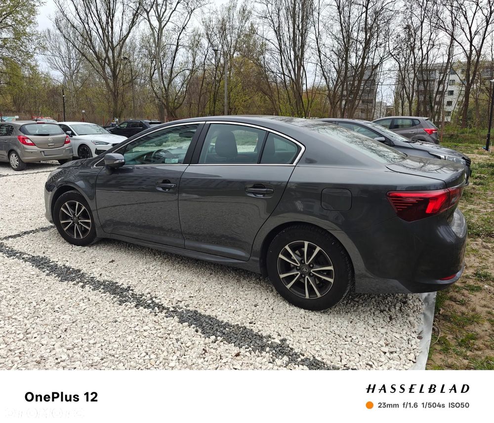 Toyota Avensis 1.8 Premium - 3
