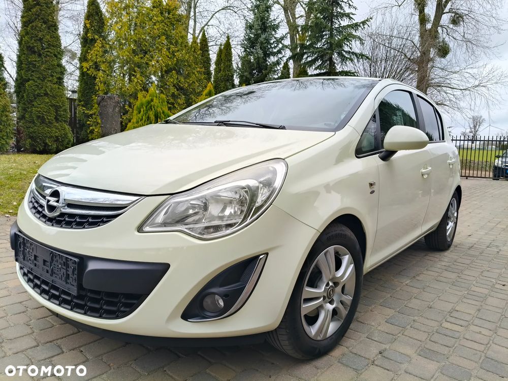 Opel Corsa 1.2 16V Cosmo - 11
