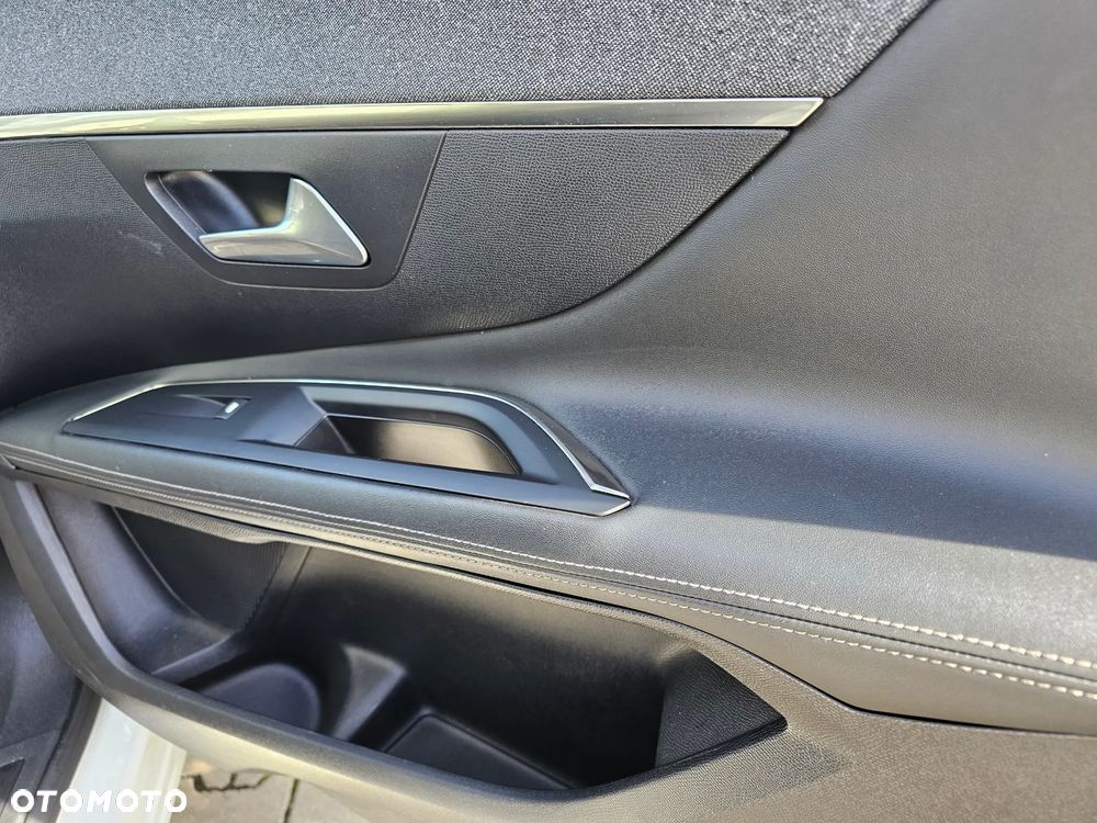 Peugeot 3008 1.5 BlueHDi Allure S&S EAT8 - 23