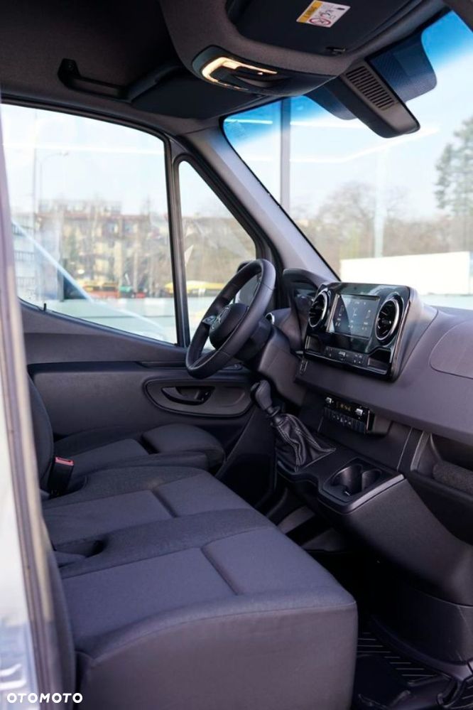 Mercedes-Benz Sprinter - 20