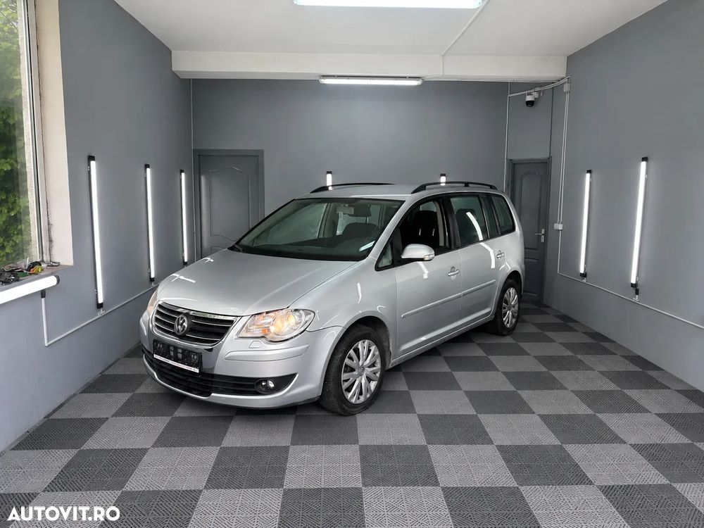 Volkswagen Touran 1.9 TDI Conceptline - 1