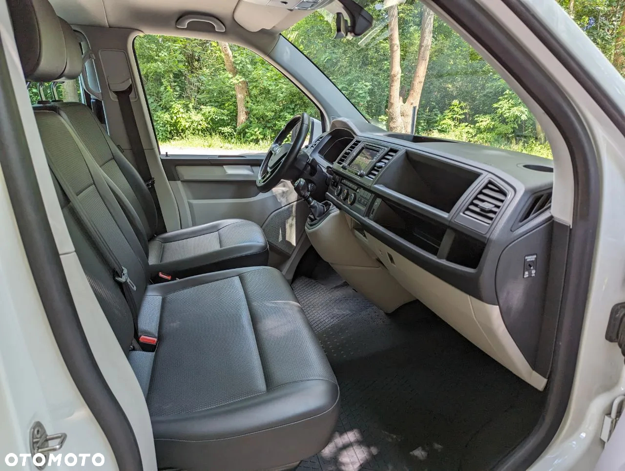 Volkswagen Caravelle - 3