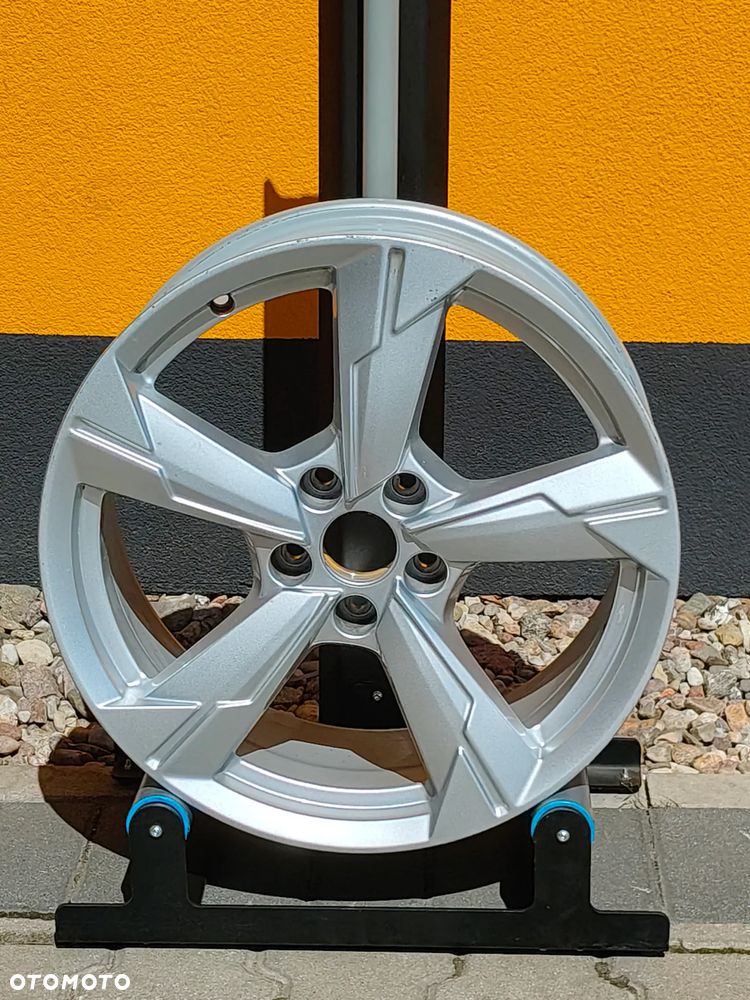 FELGA ALUMINIOWA 8Jx18H2 5x112 ET39/66,6 OE AUDI - 5