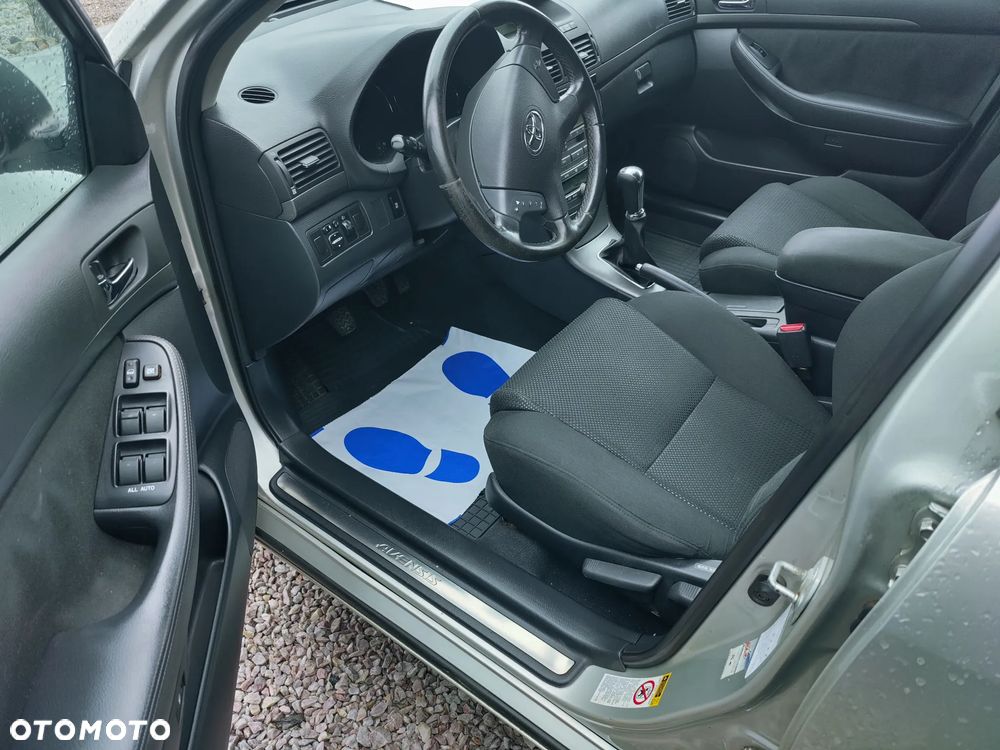 Toyota Avensis - 9