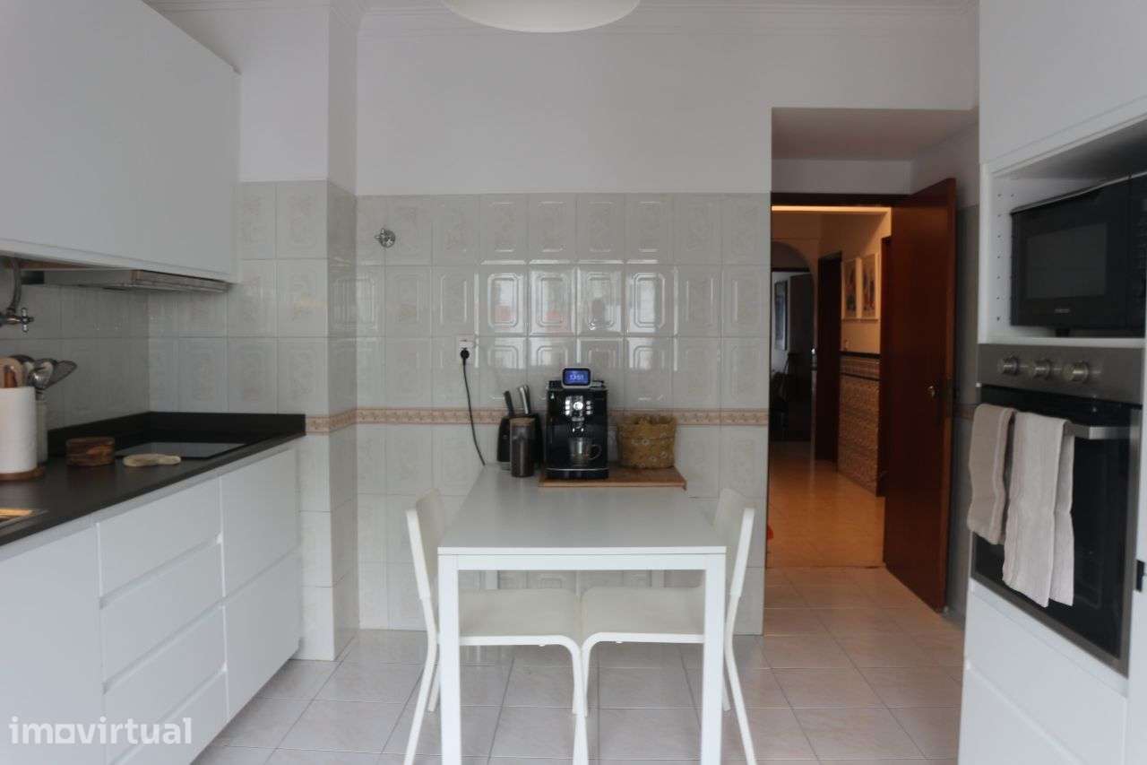 Arrendamento de Apartamento T3 na rua Luís Serrão Pimentel