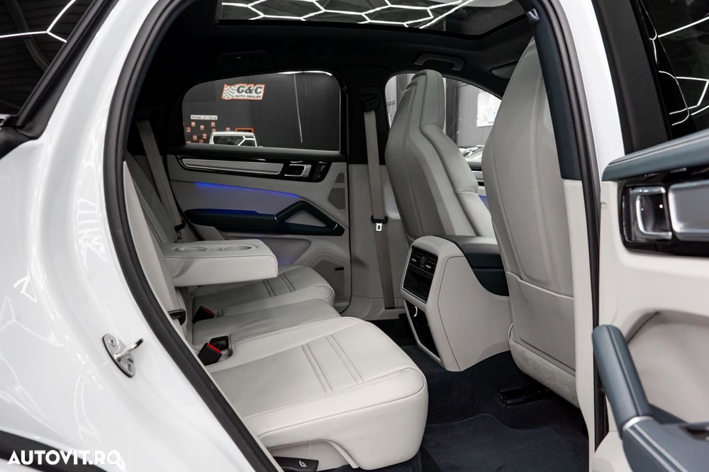 Porsche Cayenne Coupe Tiptronic S Platinum Edition - 15