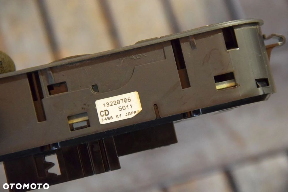 Opel Astra H Zafira B Przełącznik panel szyb lewy podwójny 13228706 - 2