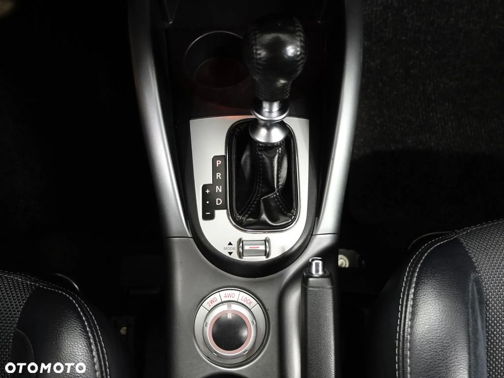 Mitsubishi Outlander - 30
