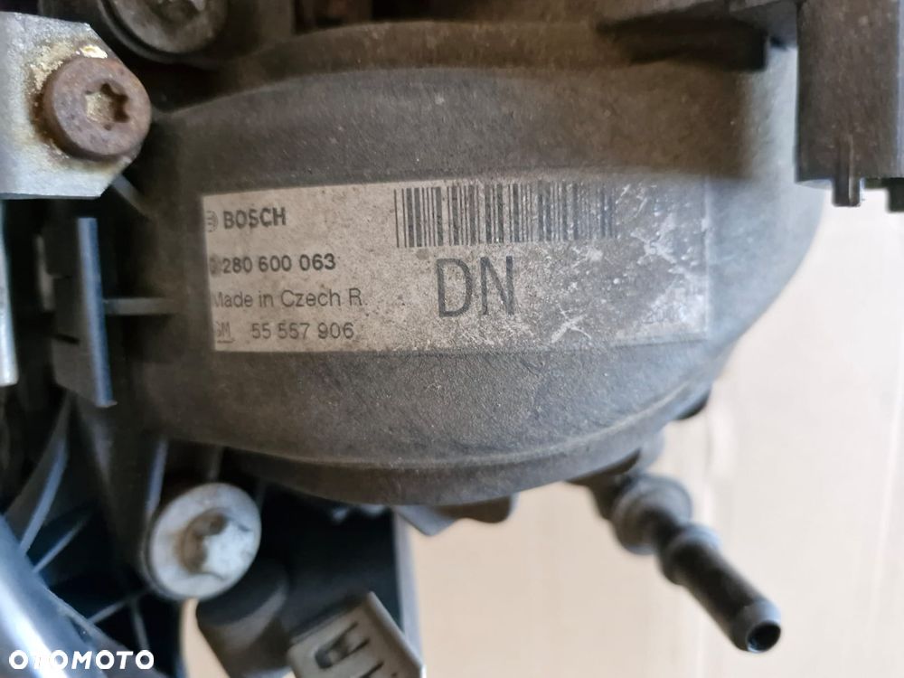 Kolektor ssący listwa wtryskowa Opel Corsa 1.2 1.4 55557906 0280600063 DN - 3