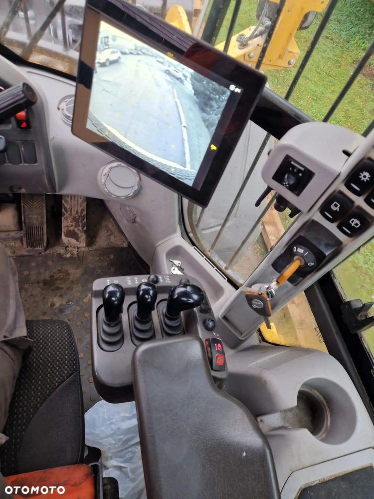 Volvo L110H - 10