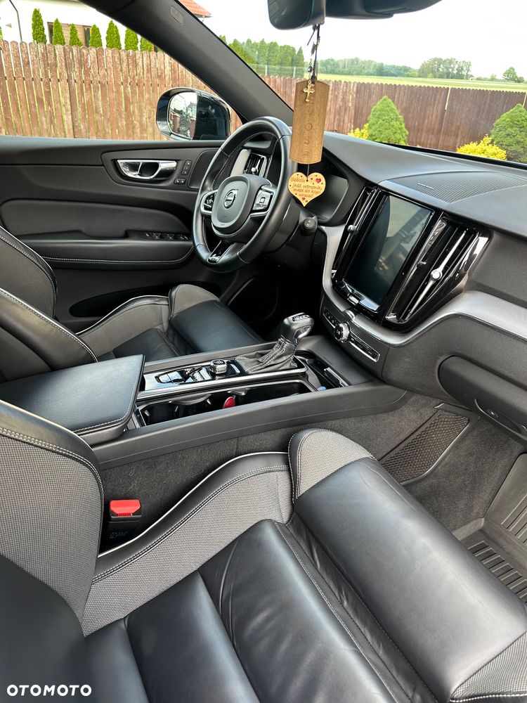 Volvo XC 60 T5 GPF AWD R-Design - 6