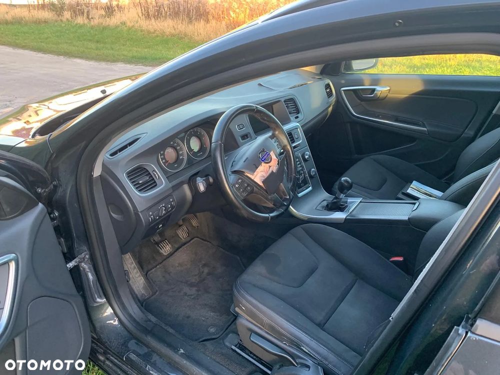 Volvo V60 D2 Momentum - 14