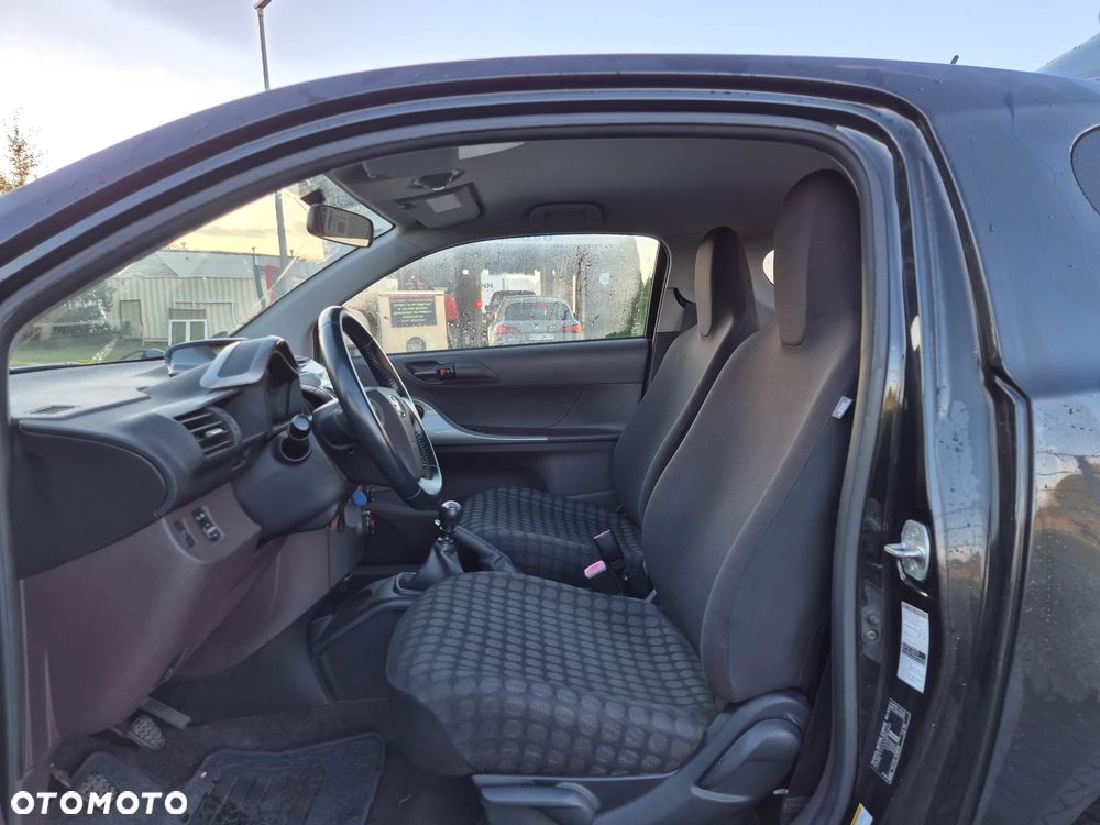 Toyota iQ - 5