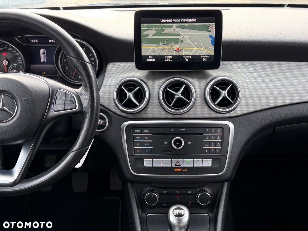 Mercedes-Benz CLA 180 Urban - 27