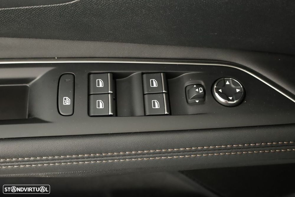 Peugeot 3008 1.2 PureTech GT EAT8 - 21