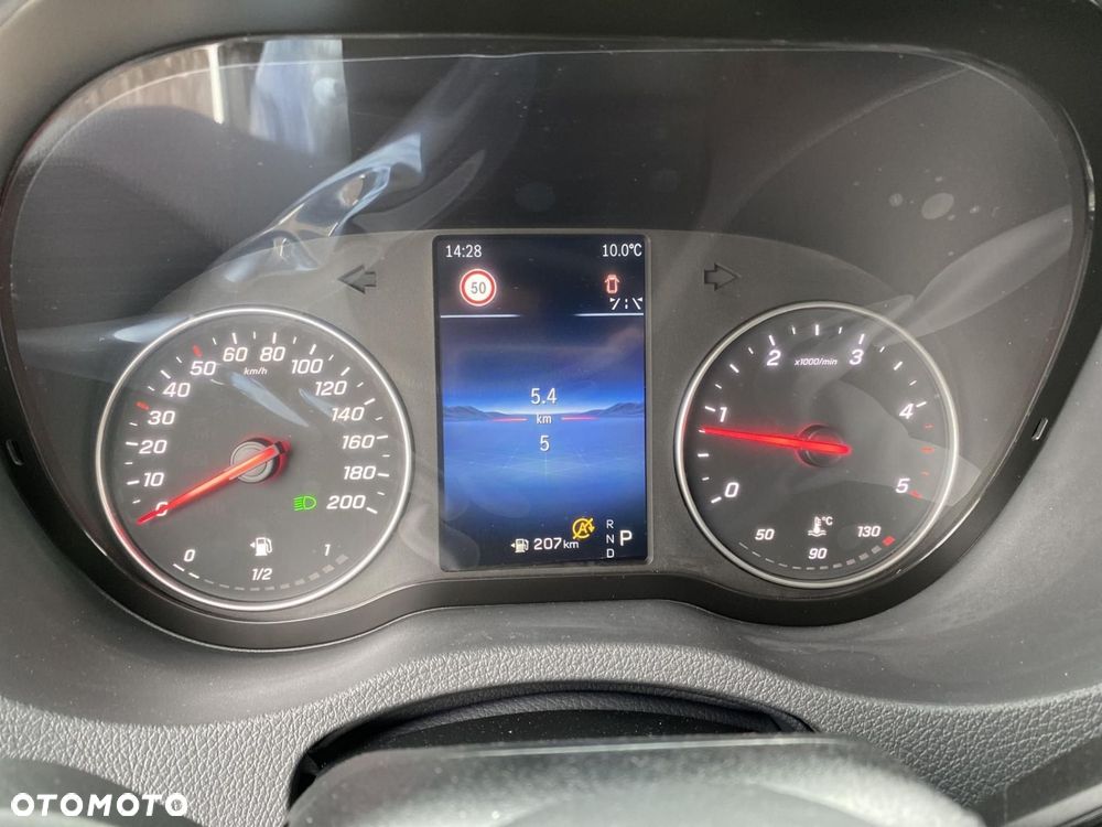 Mercedes-Benz Sprinter - 14