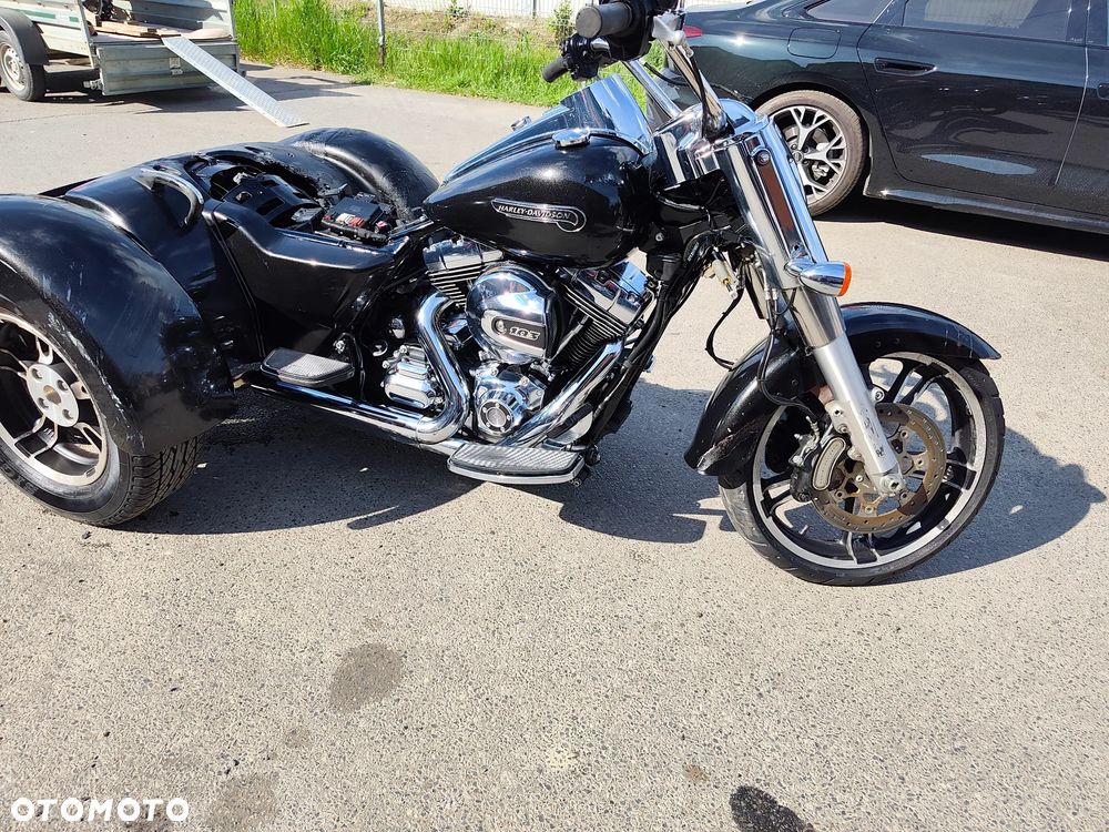 Harley-Davidson FLHTCU Ultra - 1