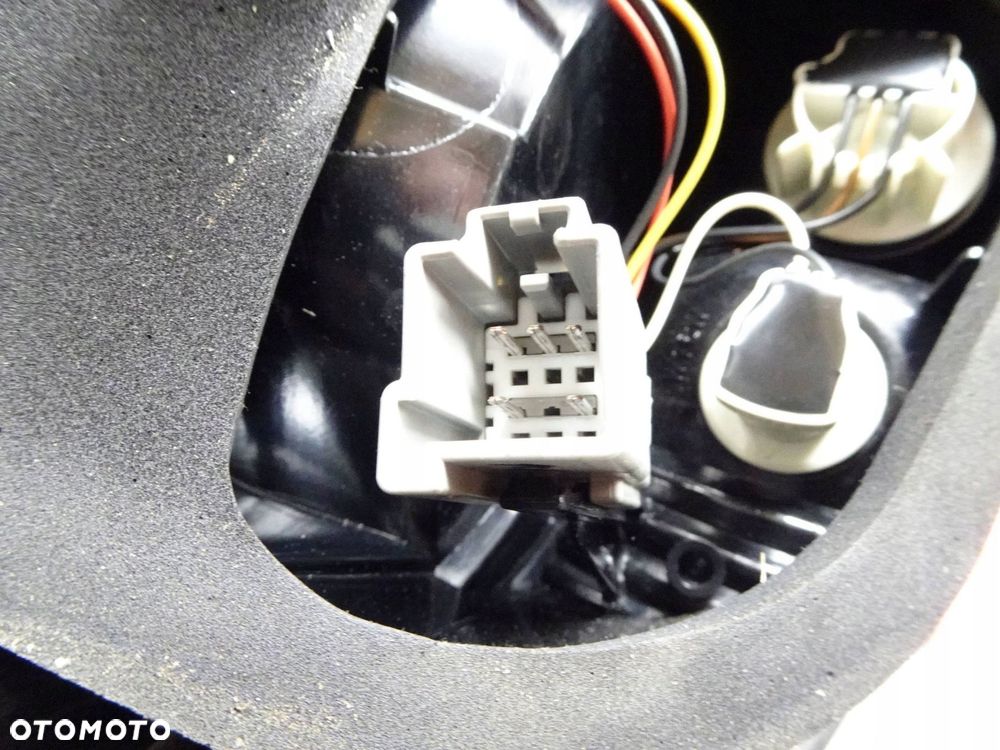 lampa prawy tył ford fiesta mk7 lift - 5