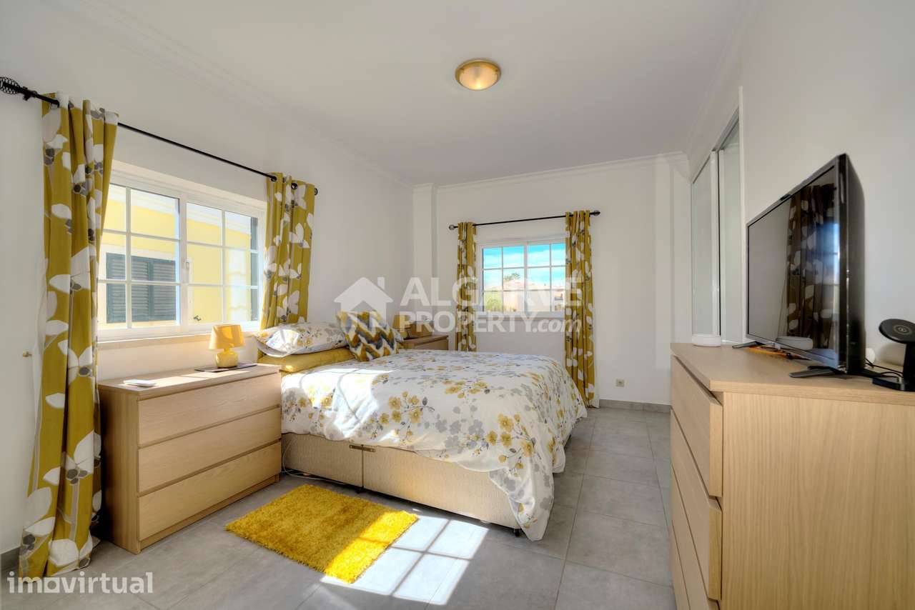 Apartamento T3 Frente ao Golfe com Piscina Comum e Estacionamento | Vi - Grande imagem: 4/27