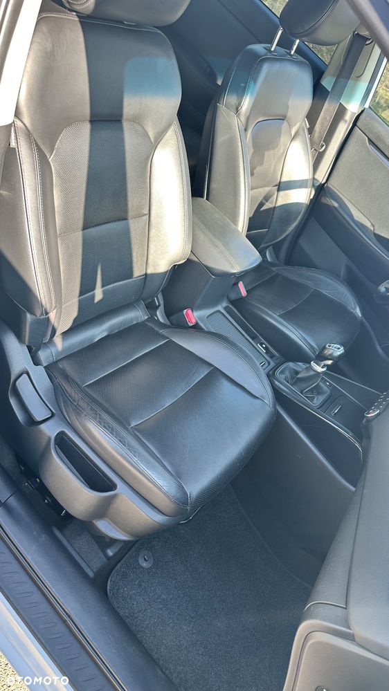 Kia Carens 1.7 CRDi XL 7os - 6