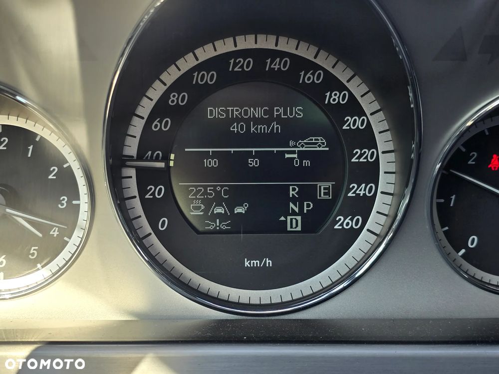Mercedes-Benz Klasa E 350 CDI DPF 4Matic BlueEFFICIENCY 7G-TRONIC Avantgarde - 27
