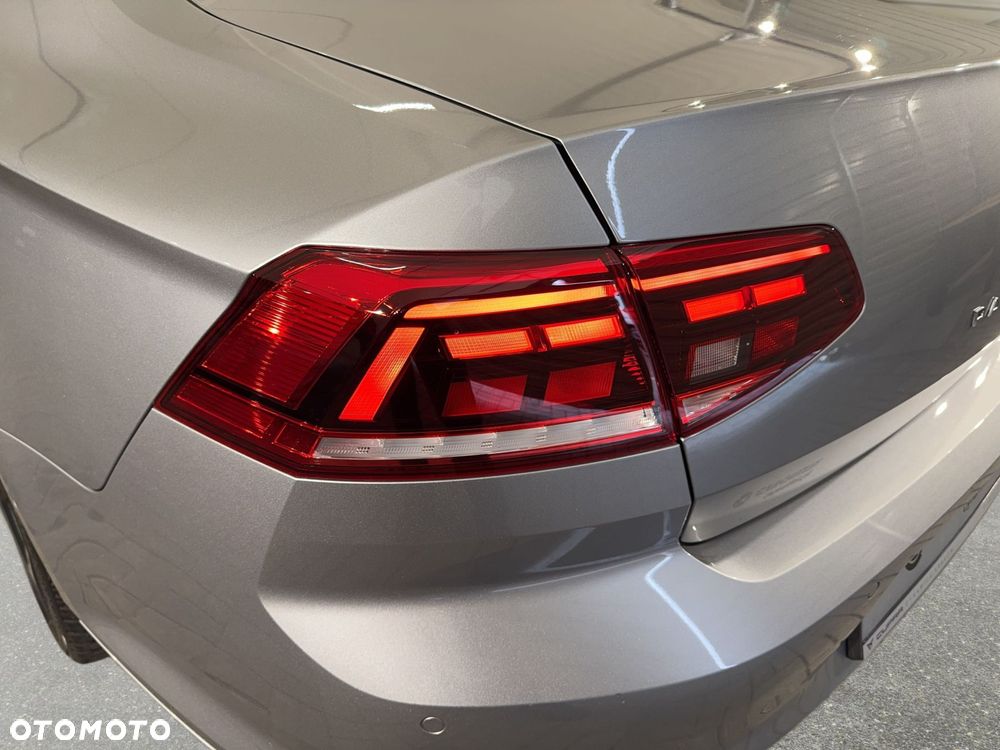 Volkswagen Passat - 12