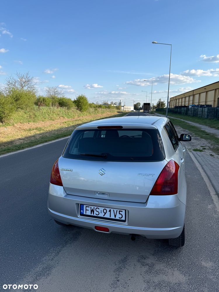 Suzuki Swift - 4