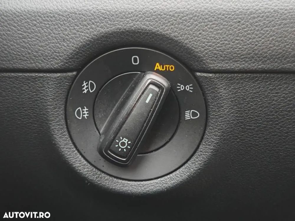 Skoda Octavia 1.6 TDI DSG Ambition - 23