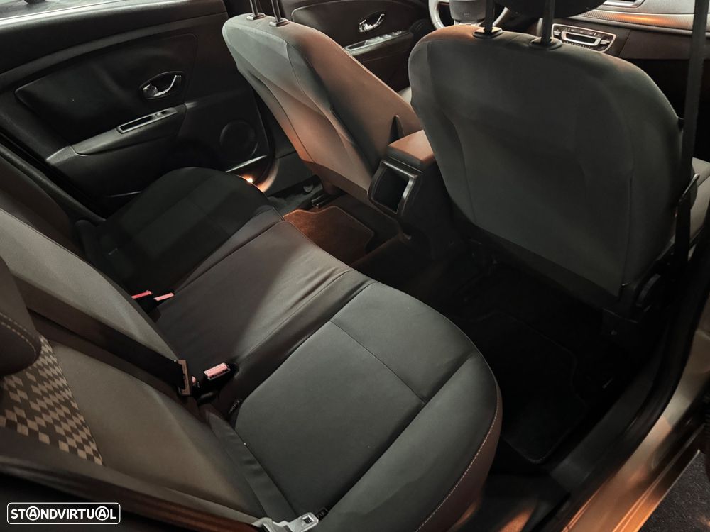 Renault Mégane Sport Tourer 1.5 dCi Dynamique SS - 10