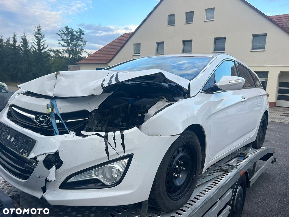 Hyundai i40 Kombi blue 1.6 Family - 3